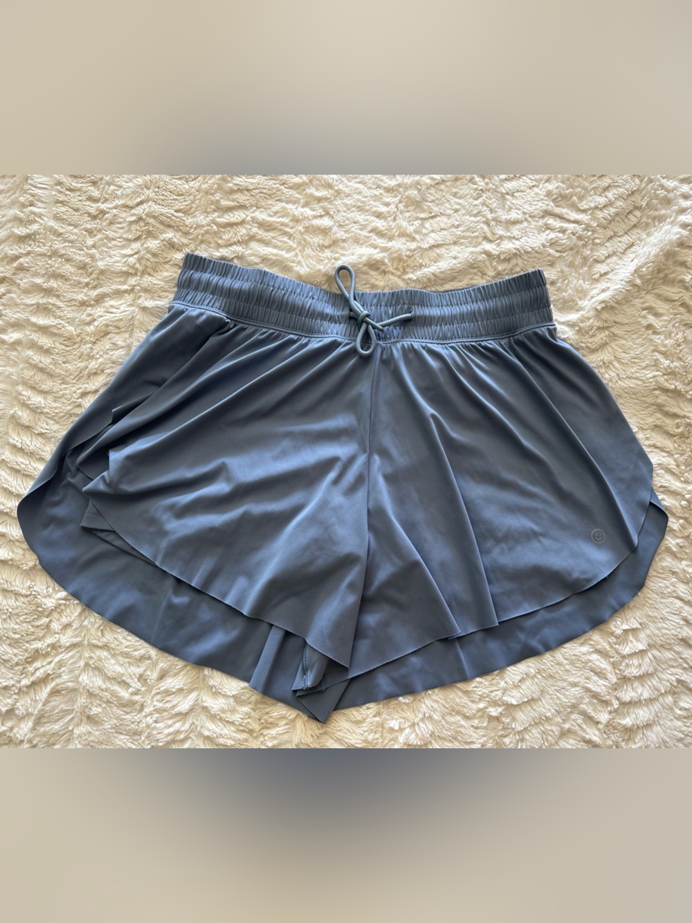 Gilly Hicks Women’s double layer running shorts with pockets & drawstring. Large